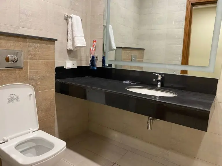 Atlas Hotel Deluxe Room Bathroom in Islamabad